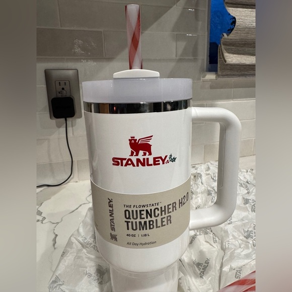 Stanley 40oz Mistletoe Twist Limited Edition - Picture 7 of 10